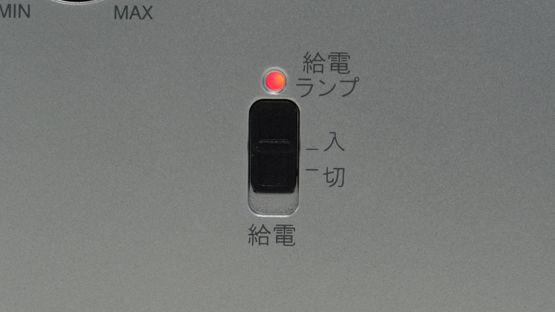 ブースターとテレビをケーブルで接続